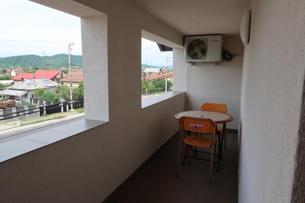 Pensiunea Arthur Ramnicu Valcea Exterior foto